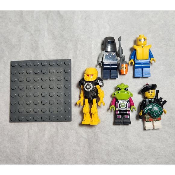 Lego Minifigures Lot of 6 With Tile And ATV Pre-owned - Picture 2 of 4